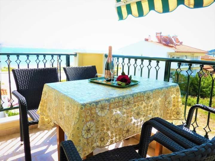 Apartmenthotel Sithon Сарті Екстер'єр фото